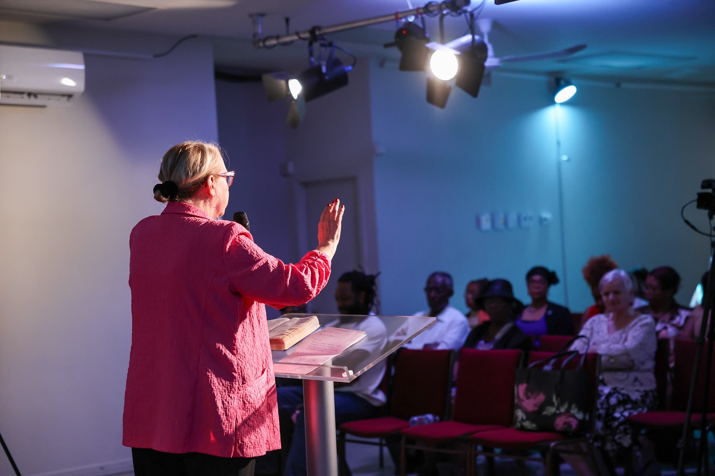 Jeunes en groupe d'étude biblique